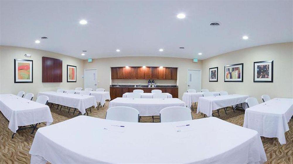 Holiday Inn Express Hotel And Suites Lincoln Airport By Ihg Eksteriør billede