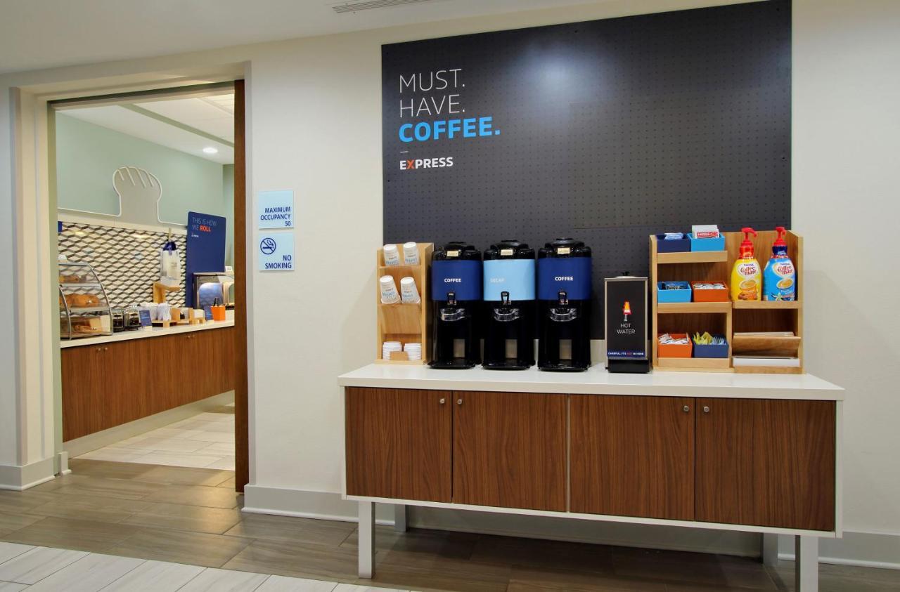 Holiday Inn Express Hotel And Suites Lincoln Airport By Ihg Eksteriør billede