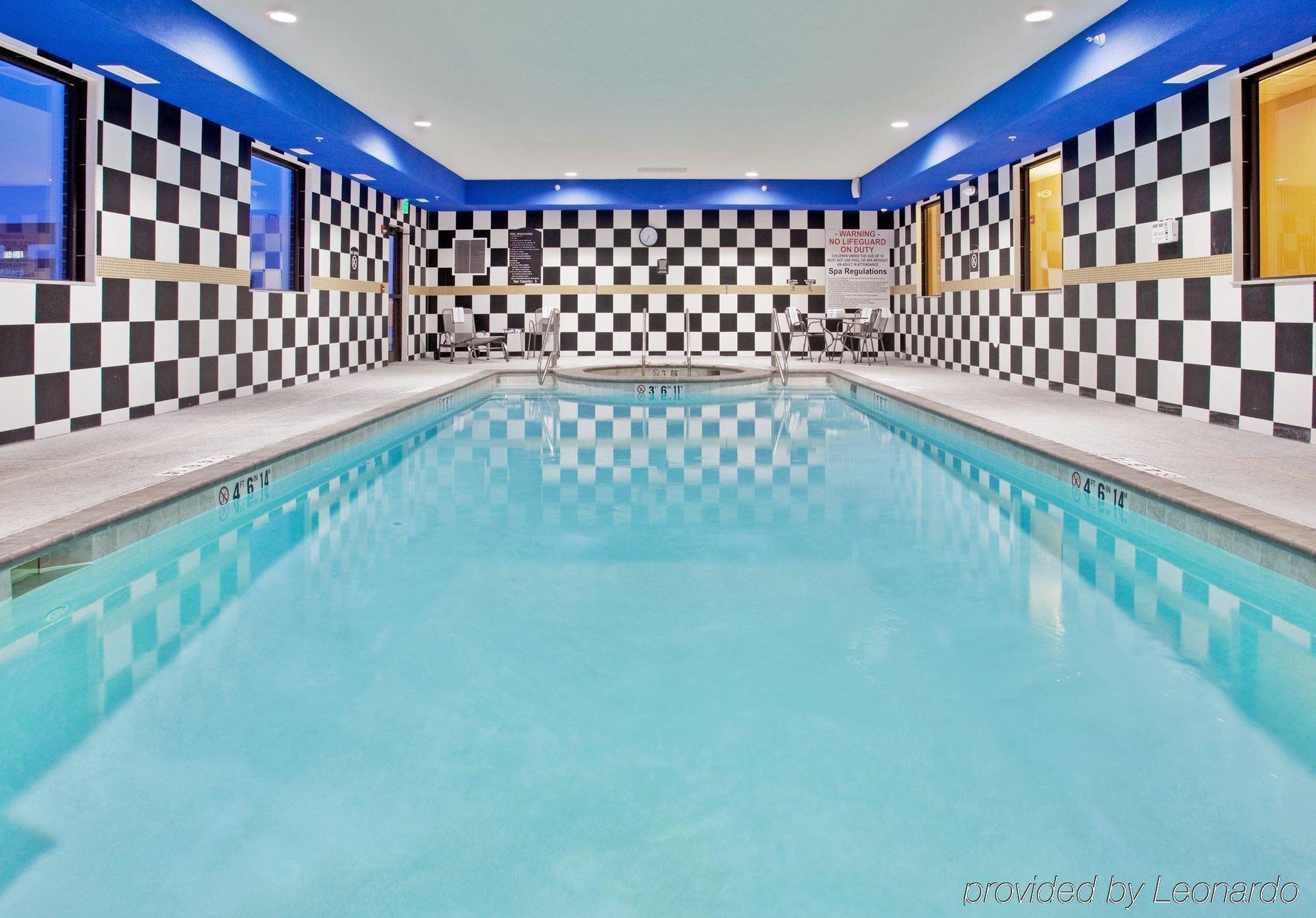 Holiday Inn Express Hotel And Suites Lincoln Airport By Ihg Eksteriør billede