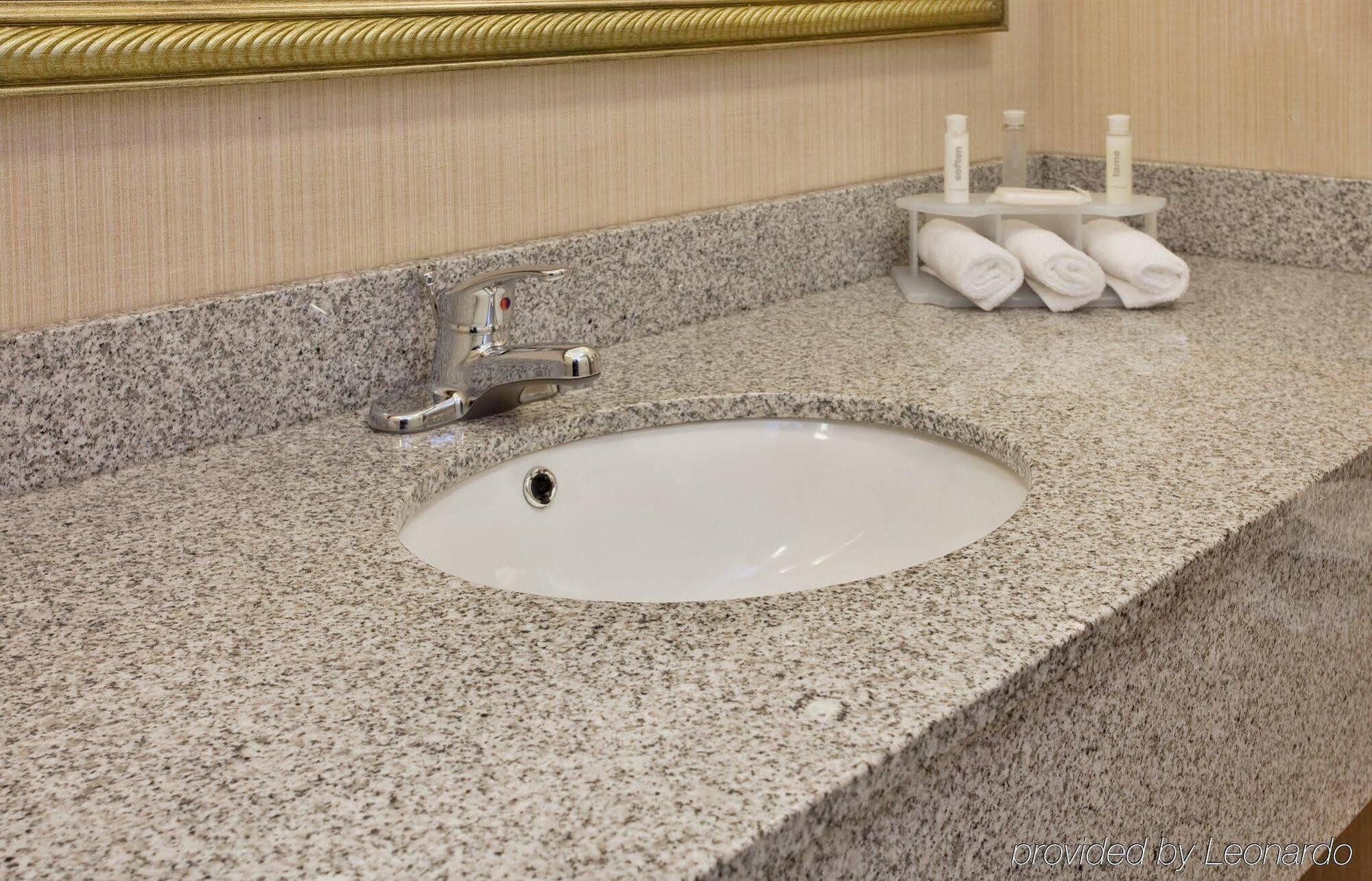 Holiday Inn Express Hotel And Suites Lincoln Airport By Ihg Eksteriør billede