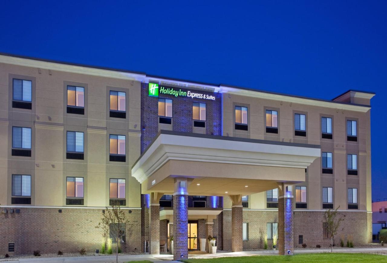 Holiday Inn Express Hotel And Suites Lincoln Airport By Ihg Eksteriør billede