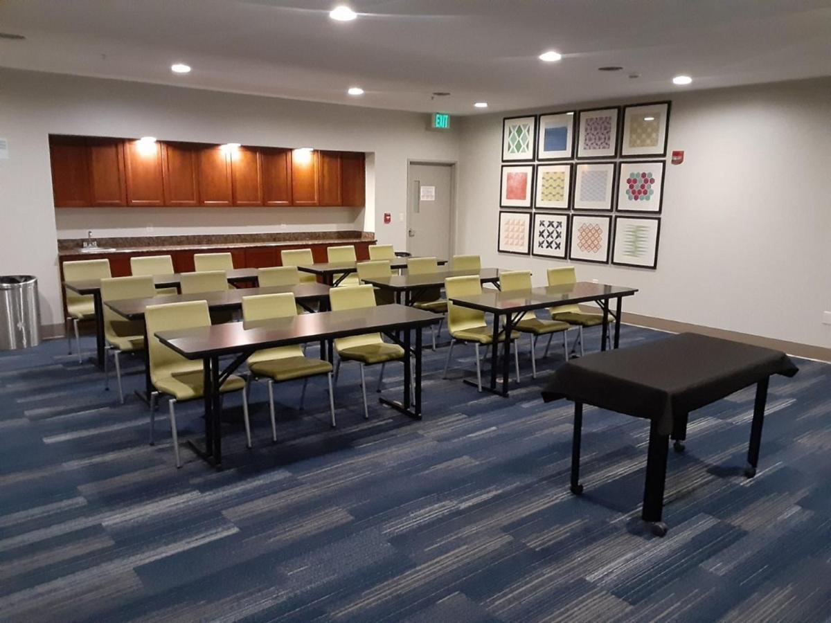 Holiday Inn Express Hotel And Suites Lincoln Airport By Ihg Eksteriør billede
