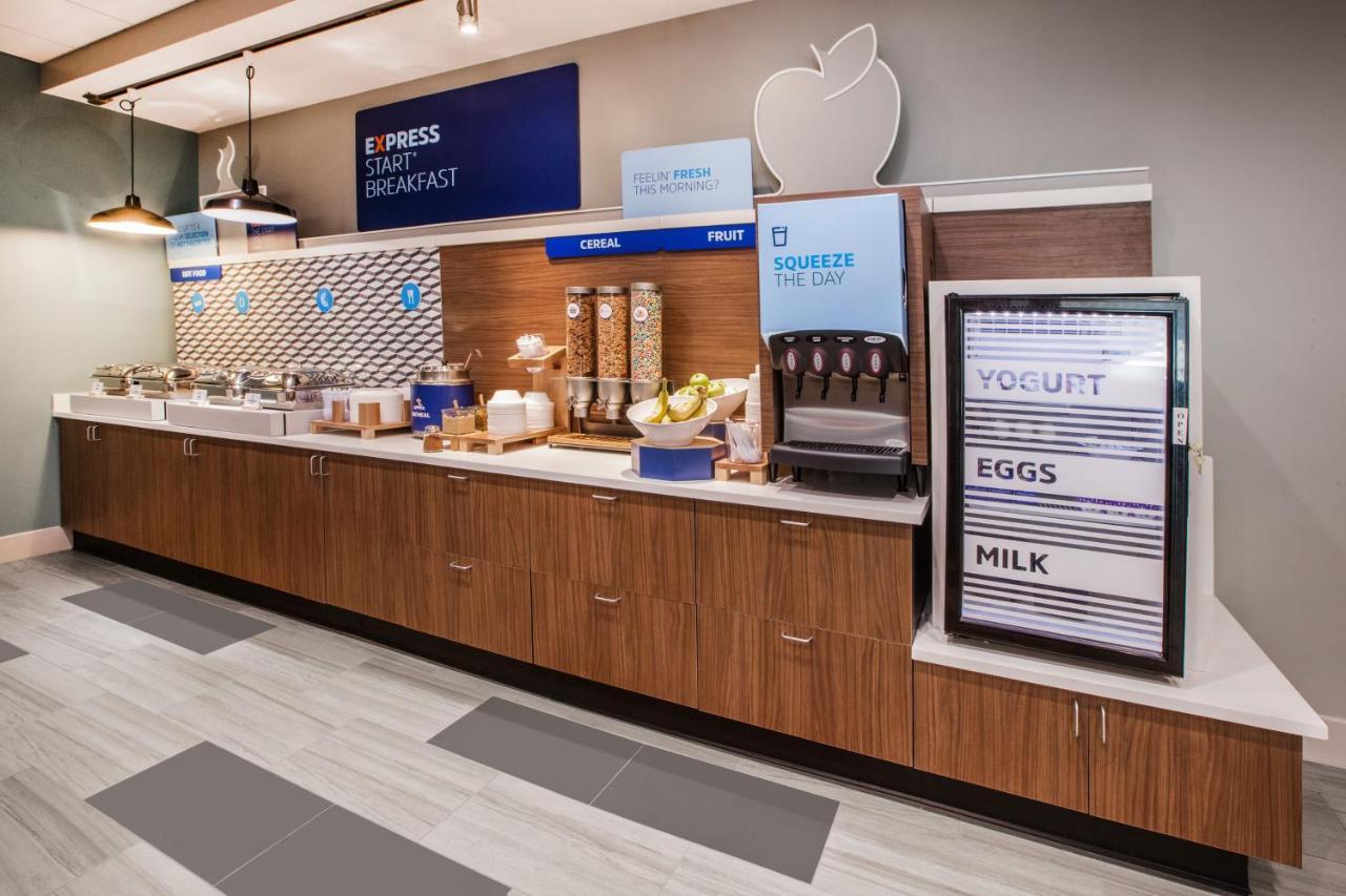 Holiday Inn Express Hotel And Suites Lincoln Airport By Ihg Eksteriør billede