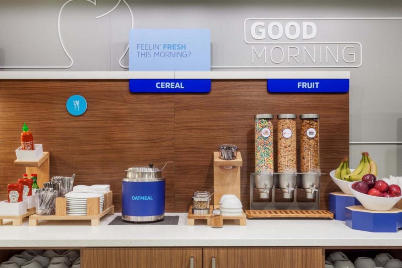 Holiday Inn Express Hotel And Suites Lincoln Airport By Ihg Eksteriør billede