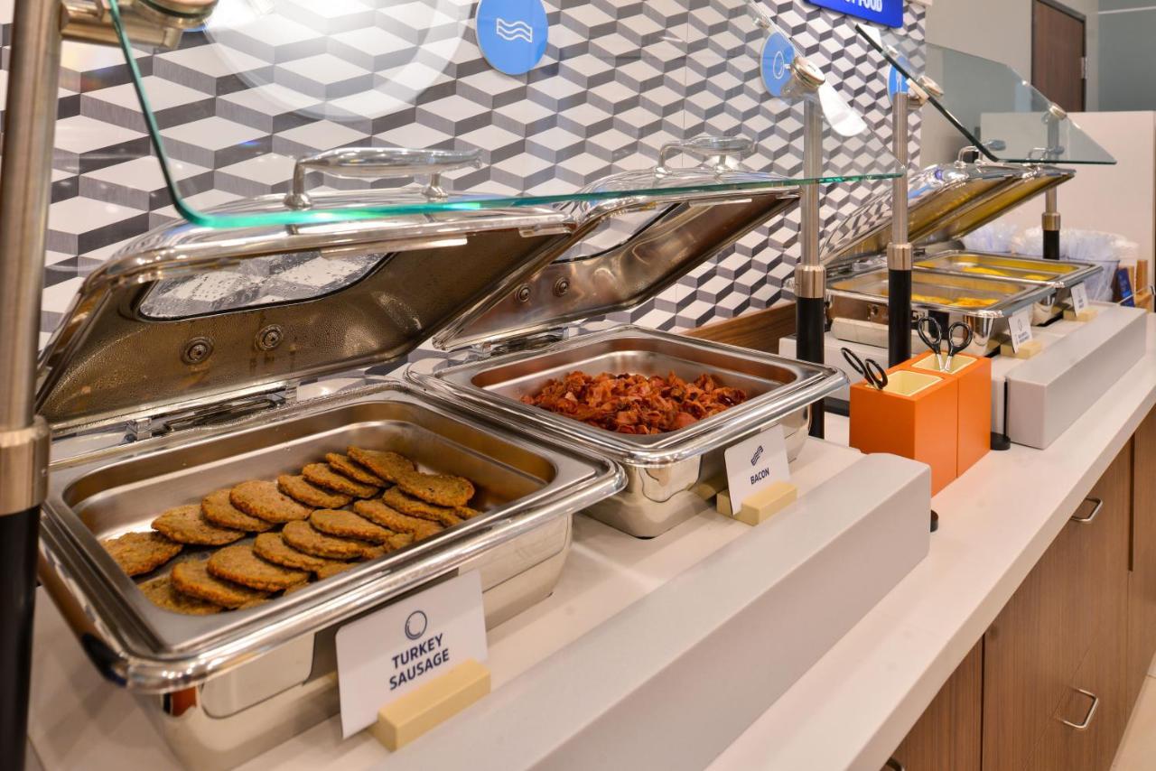Holiday Inn Express Hotel And Suites Lincoln Airport By Ihg Eksteriør billede
