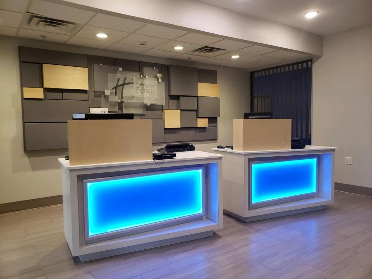 Holiday Inn Express Hotel And Suites Lincoln Airport By Ihg Eksteriør billede
